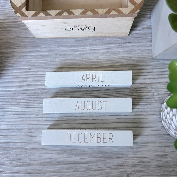 PINEAPPLE desk daily wooden block calendar - Picture 10 of 11